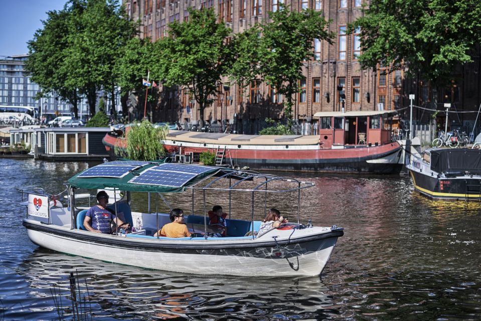 Amsterdam: Private Canal Tour - Seven Bridges and the Dancing Houses: your best photo loop