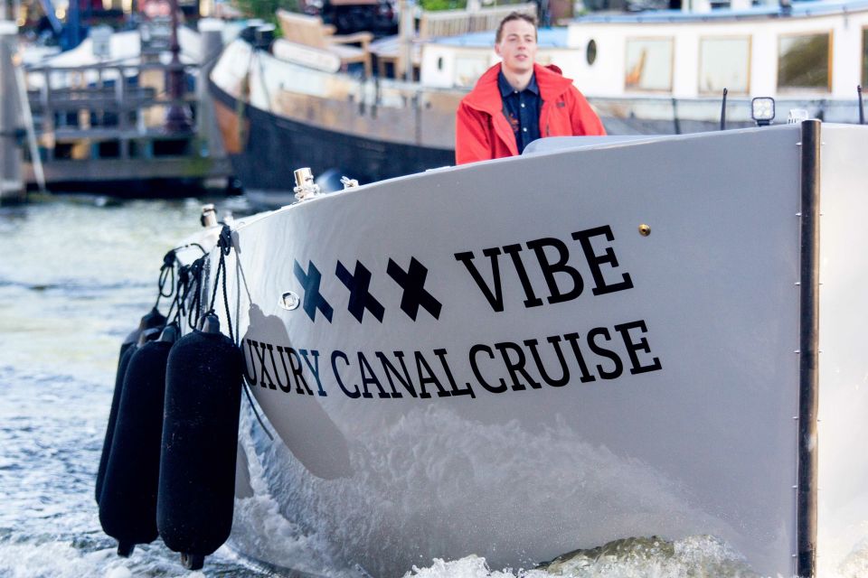 Amsterdam: Private Cruise with Drinks & Pizza or Burger - From check-in to return: what happens during the 1.5–2 hour window