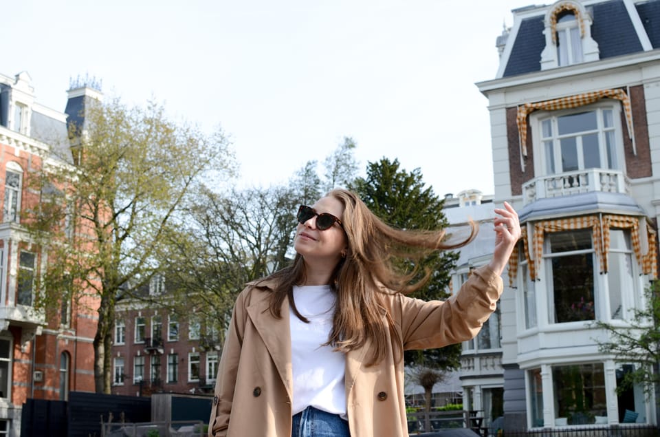 Amsterdam: Private Photoshoot in iconic locations - Capturing bridges, bicycles, and classic house fronts