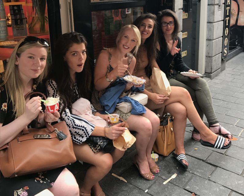 Amsterdam: Private Red Light District and Food Tour - Grachtengordel and Nieuwmarkt: reading the city between stops