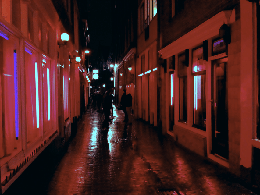 Amsterdam: Private Red Light District Tour in Spanish - Who should book this (and who might want a different tour)