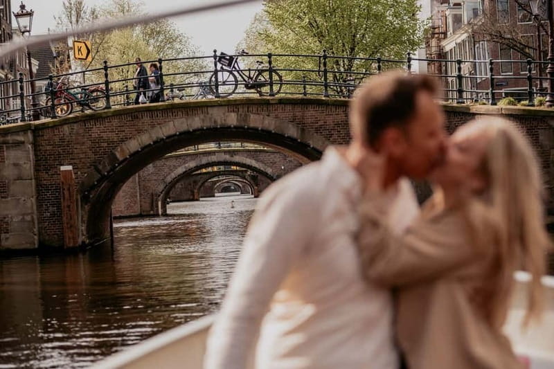 Amsterdam: Private Romantic Canal Cruise w. Prosecco/Snacks - A private date on the canals: why this 45–90 minute cruise works