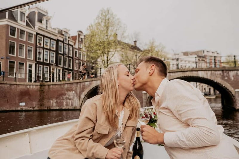 Amsterdam: Private Romantic Canal Cruise w. Prosecco/Snacks - The practical bits: comfort, rules, and what’s not included
