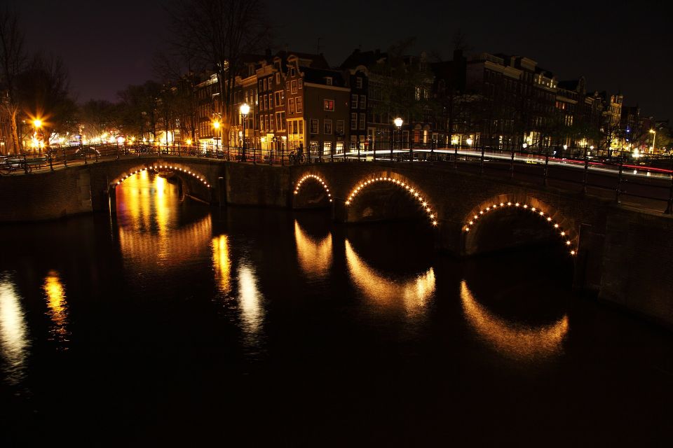 Amsterdam: Private Romantic Evening Boat Tour with Prosecco - Prosecco, Dutch snacks, and blankets: the small comforts that matter on a boat