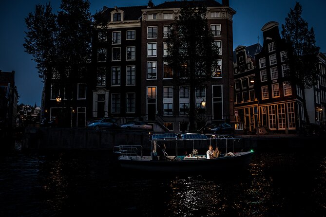 Amsterdam: Private Romantic Evening Canal Cruise + Bubbles/Snacks - Snacks and Prosecco: small luxury without turning it into a party