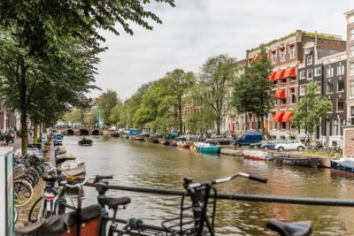 Amsterdam: Private Walking Tour of Jordaan & De 9 Straatjes - Finding your guide: personalization that changes what you see