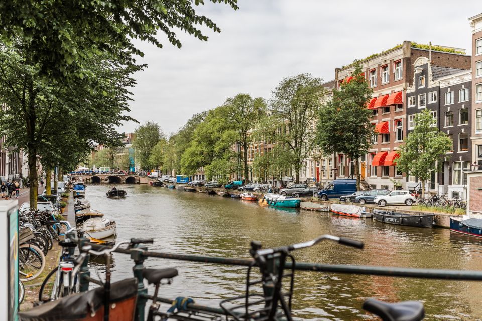 Amsterdam: Private Walking Tour of Jordaan & De 9 Straatjes - Finding your guide: personalization that changes what you see