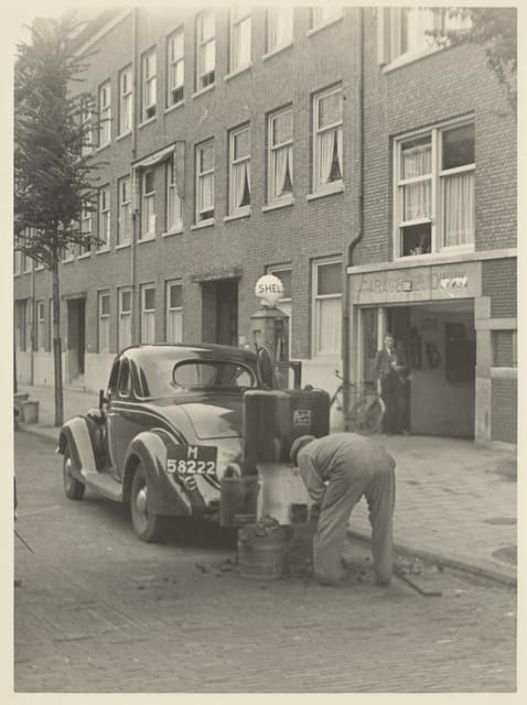 Amsterdam: Private World War Two History Walking Tour - Entering Amsterdam’s WWII Story From the Very First Block