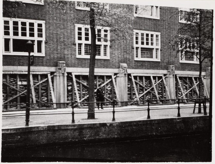 Amsterdam: Private World War Two History Walking Tour - Wehrmacht Arrival and the Photo-Spot Method