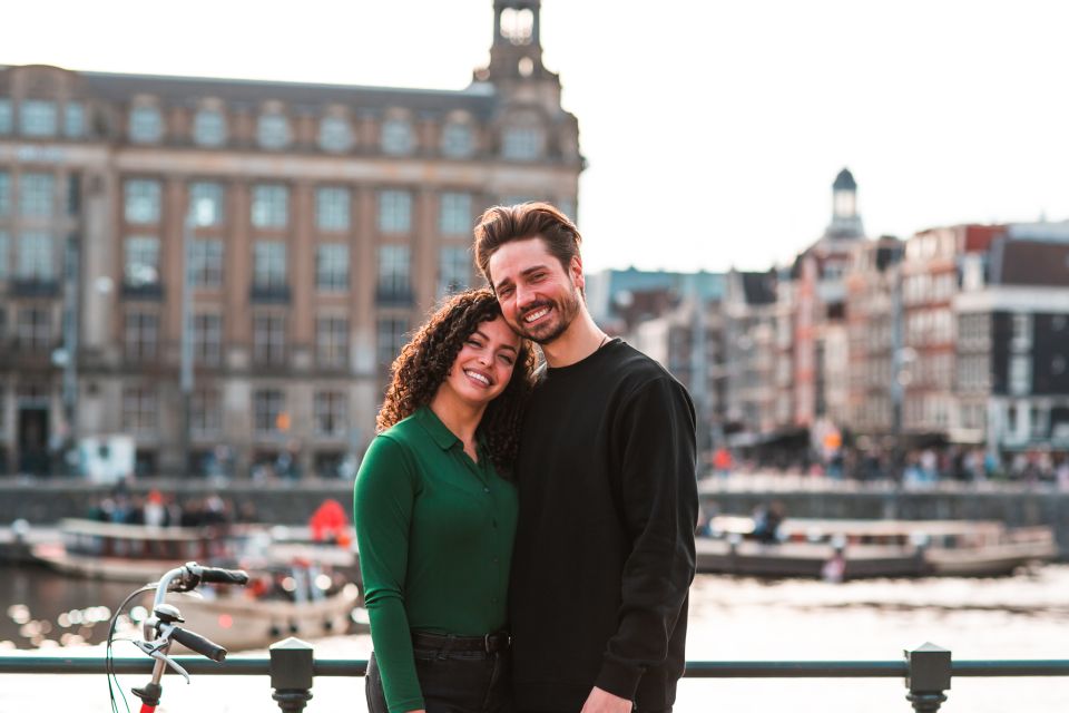 Amsterdam: Professional photoshoot at Centraal Station - Amsterdam Centraal Station: your built-in photo studio
