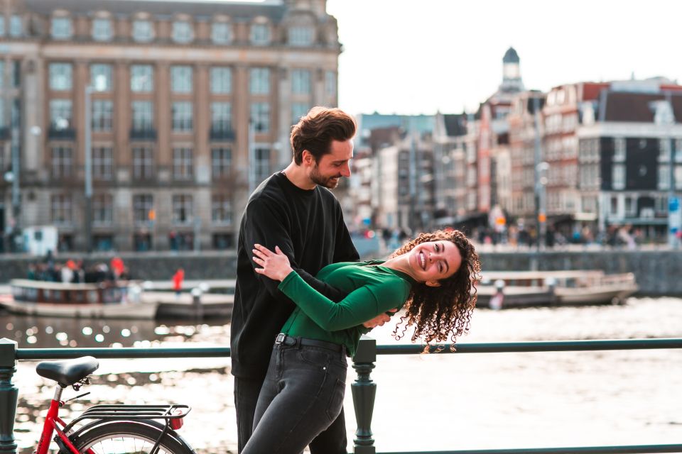 Amsterdam: Professional photoshoot at Centraal Station - Who this Amsterdam Centraal Station photoshoot suits best