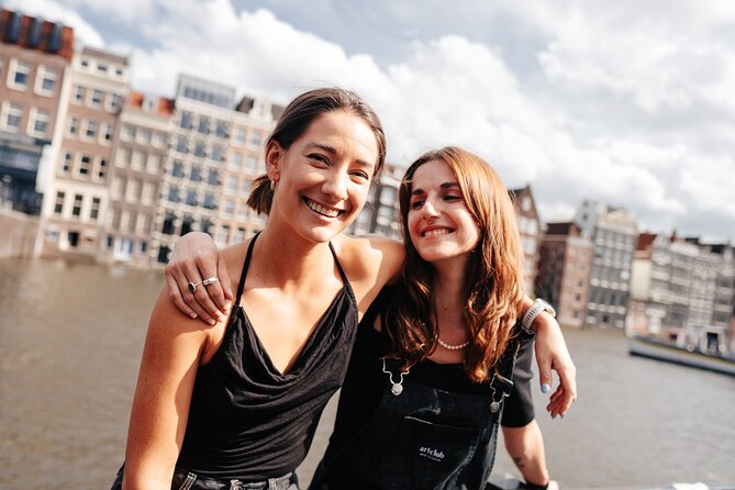 Amsterdam: Professional Photoshoot at the Canals - Why a canal photoshoot beats another postcard photo