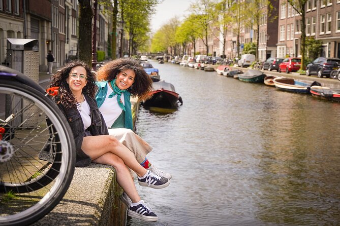 Amsterdam: Professional Photoshoot at the Canals - Mini, Standard, Deluxe: choosing the right session for your needs