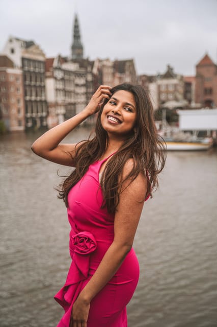 Amsterdam: Professional Photoshoot at the Canals - Ending at Amsterdam Centraal: getting the last iconic frame