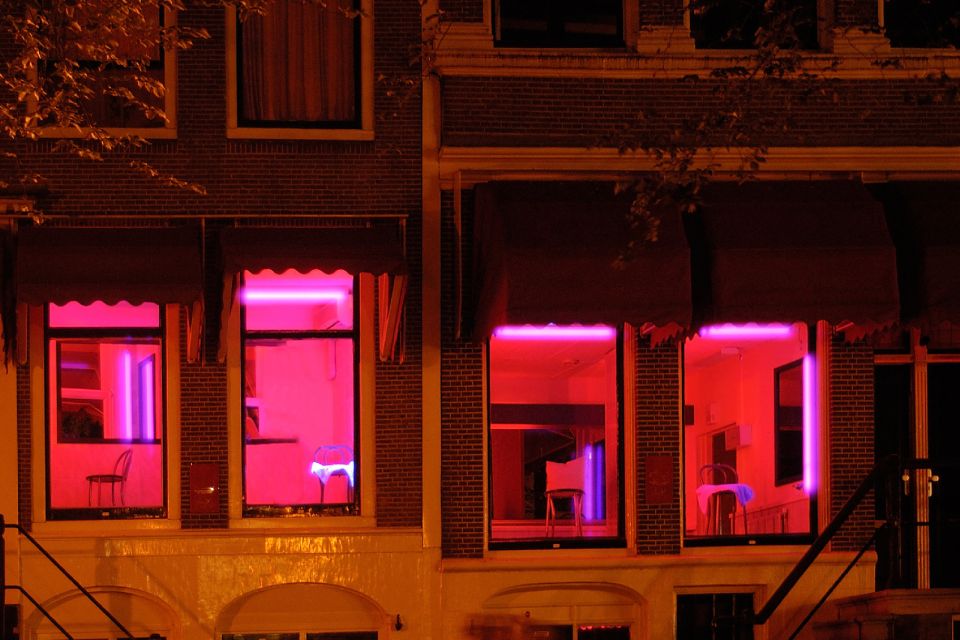 Amsterdam: Red Light District 1-hour Smartphone Audio Tour - Key things to know before you press play