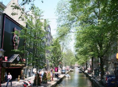 Amsterdam: Red Light District and Coffeeshop tour - The first streets: red windows, historic buildings, and street-level etiquette