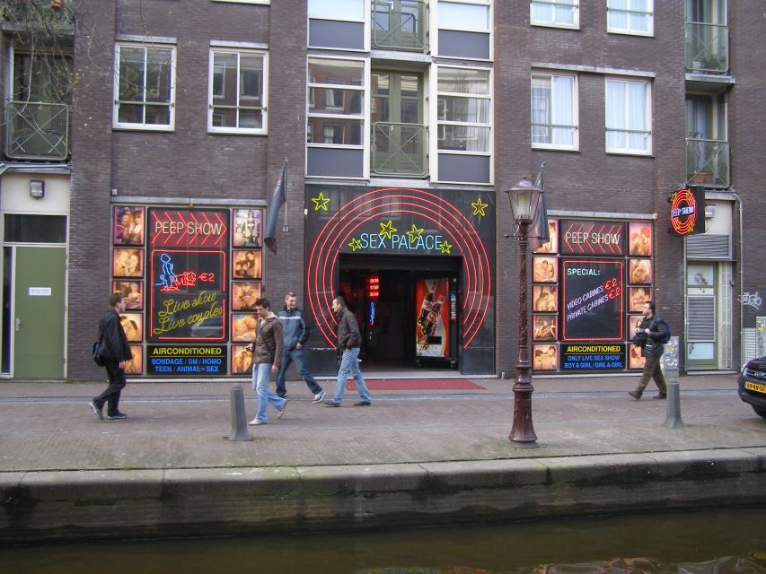 Amsterdam: Red Light District and Coffeeshop tour - Coffeeshops and smartshops: how the drug rules show up in real life