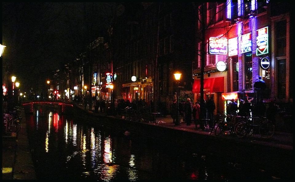 Amsterdam Red Light District and Old Town Walking Tour - Red-Lit Windows, Streets, and What the Guide Explains About Dutch Culture