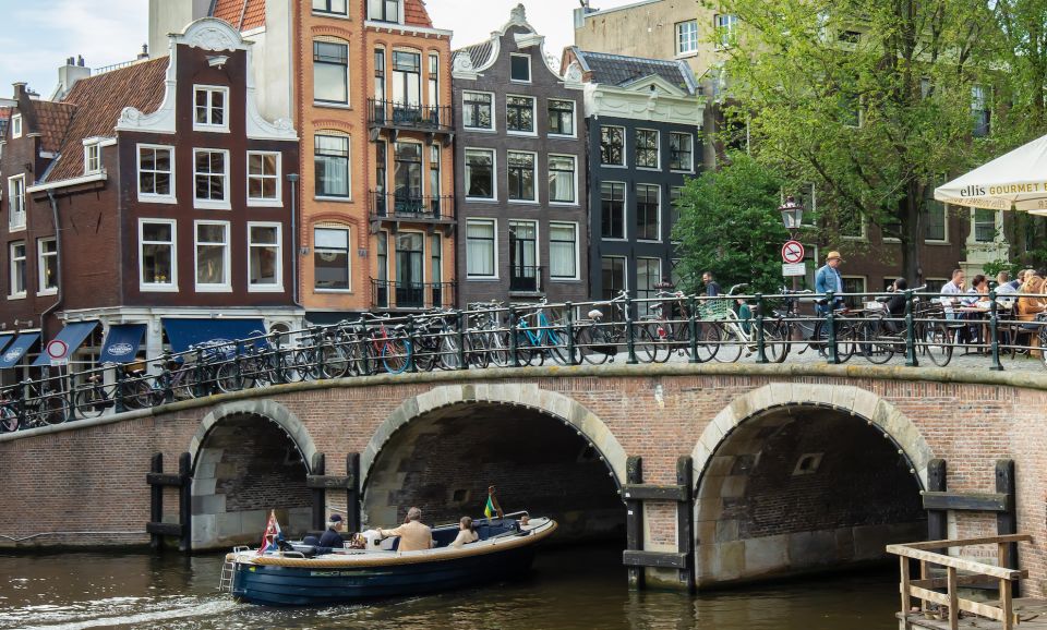 Amsterdam: Red Light District & City Tour German or English - A tour that pairs canals with De Wallen