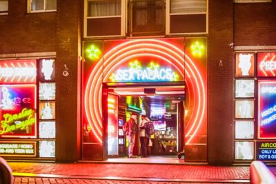 Amsterdam Red Light District & Coffee Shop Tour - Where you start near the lights: streets, canals, and the local lens