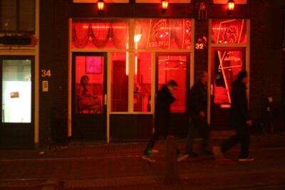 Amsterdam Red Light District tour with a local guide - Red-Tinted Windows, Brothels, and Pubs: What You’ll Actually Notice