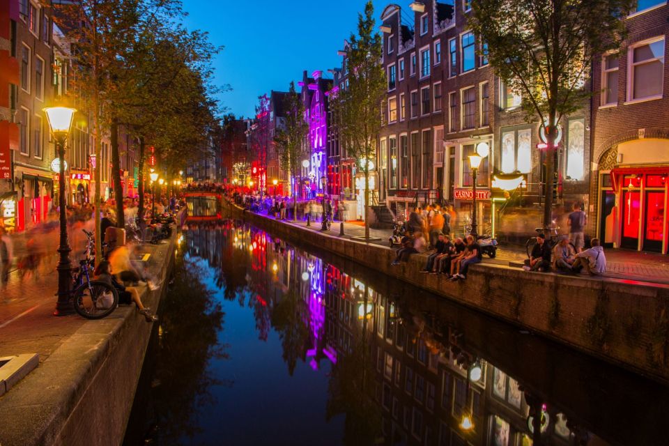 Amsterdam: Red Light District Walking Tour - A 2-Hour Route Through Red Light Amsterdam and Old Town Streets