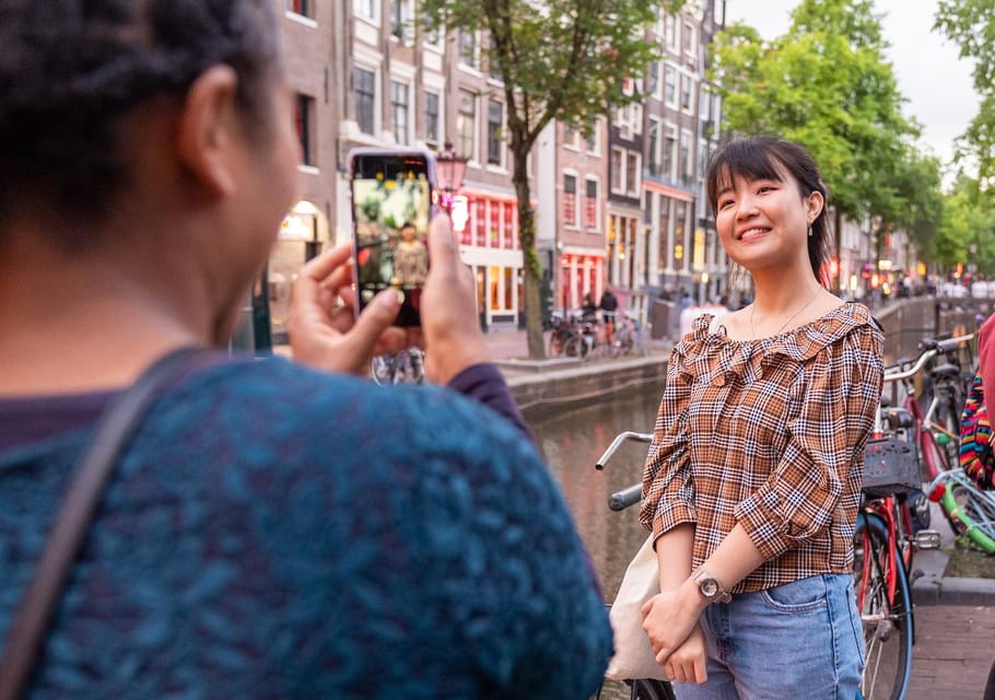 Amsterdam: Red Light Tour Exclusive + Peep Show - The value of small groups and why the streets feel calmer