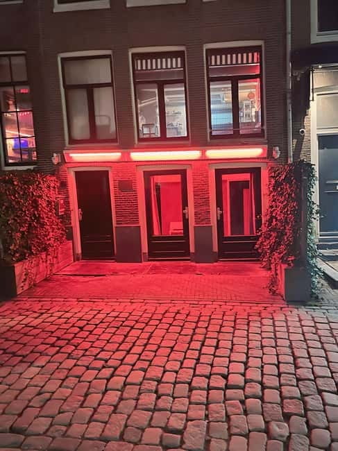 Amsterdam: Red light tour in German/English for groups of 4 people or more - Seeing the Red Light District Without Getting Lost