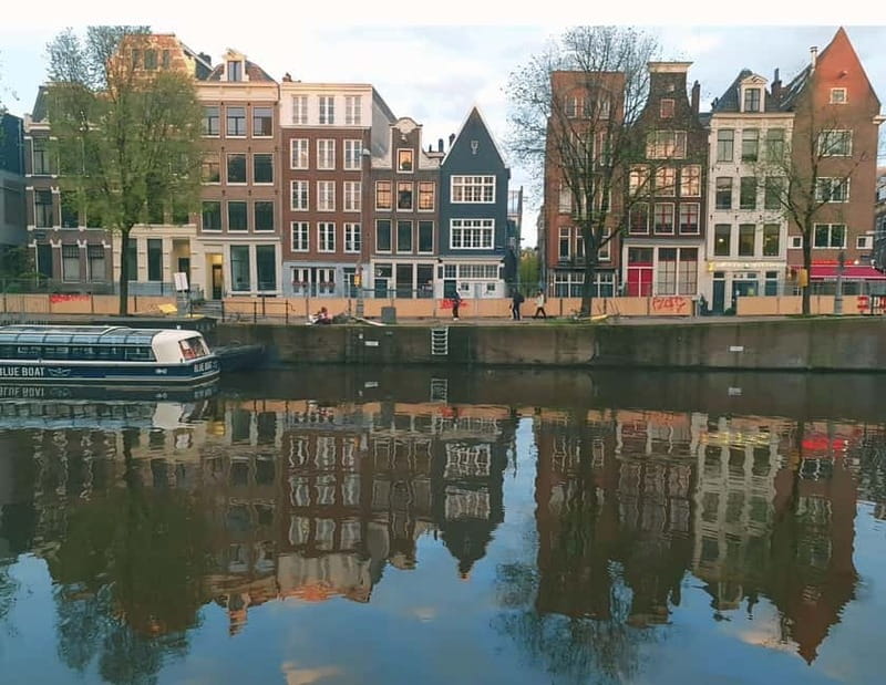 Amsterdam: Red light tour in German/English for groups of 4 people or more - Photo Stops and the Night-Life Side of the Walk