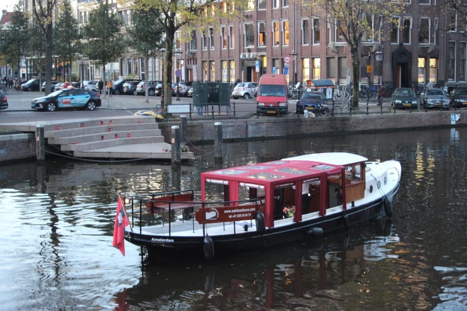 Amsterdam: Small-Group Canal Cruise incl. Drinks and Snacks - Key reasons this cruise works so well