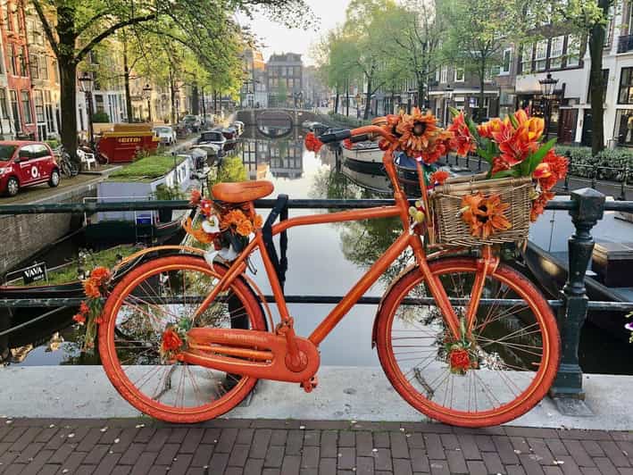 Amsterdam: Small Group Walking Tour with Fun Guide - David’s storytelling pace through Amsterdam’s biggest hits