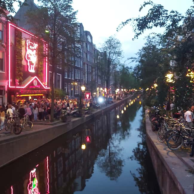 Amsterdam: Spanish Tour Unmasking the Redlight District - Starting at Barbizon Palace Hotel: how the tour sets the tone fast
