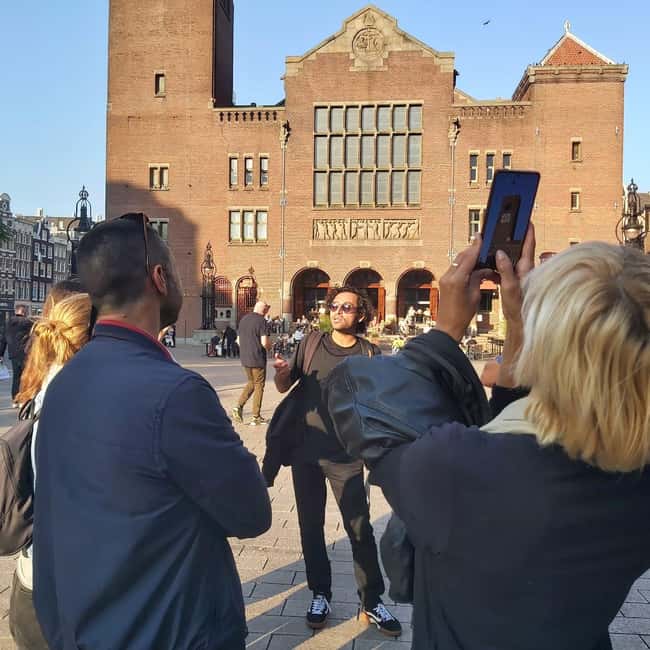 Amsterdam: Spanish Tour Unmasking the Redlight District - He Hua Tempel and the streets between cultures