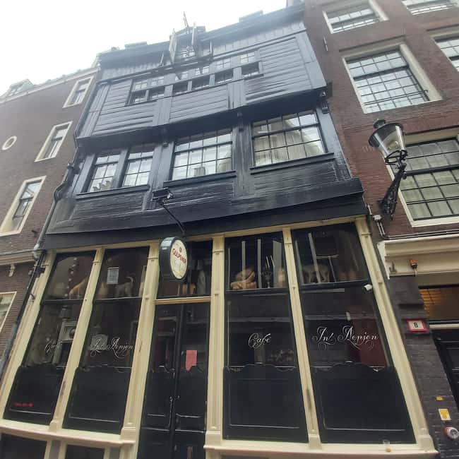 Amsterdam: Spanish Tour Unmasking the Redlight District - Oude Kerk stop: Amsterdam’s oldest church as a timeline anchor