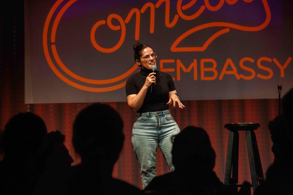 Amsterdam: The Comedy Embassy Stand-Up Show - Drinks, bar vibes, and what’s included in the ticket