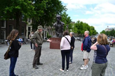 Amsterdam: The Story of History & Culture Walking Tour - Meeting at Beursplein and getting oriented fast