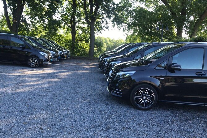 Amsterdam to Schiphol Airport Transfer Comfort & service. - Door-to-door Amsterdam pickup that actually reduces risk
