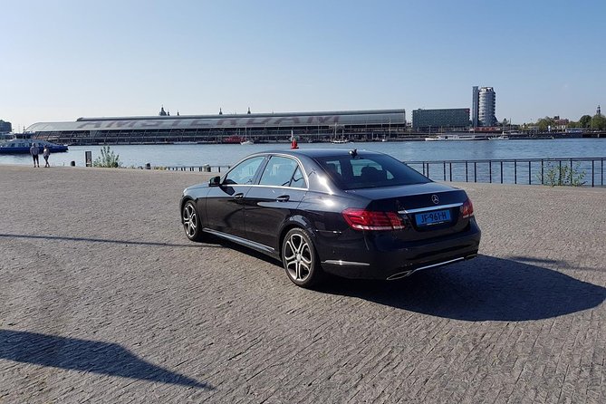 Amsterdam to Schiphol Airport Transfer Comfort & service. - Where pickup convenience matters most: hotels and stations