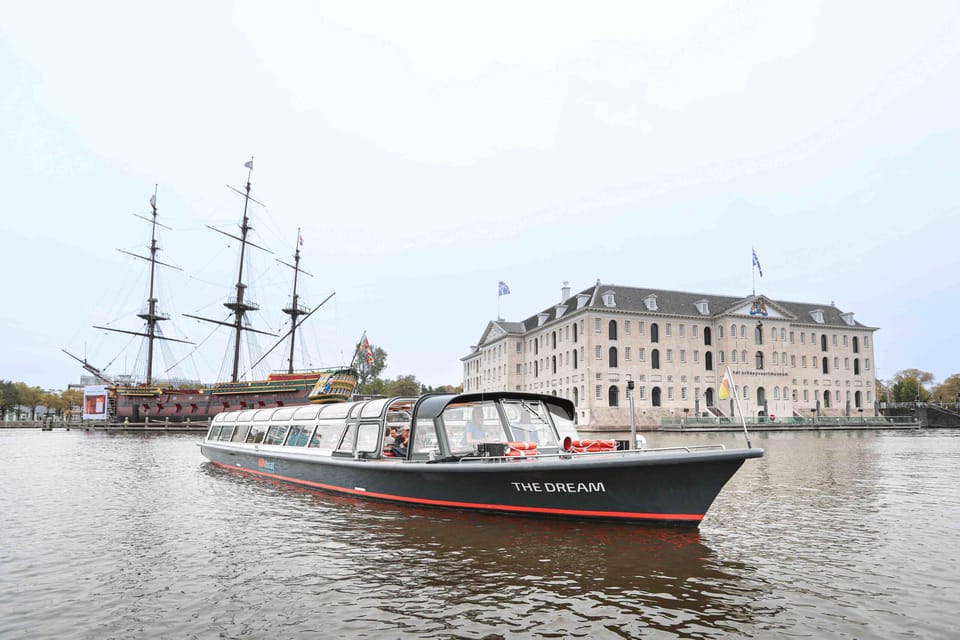 Amsterdam: Traditional Canal Cruise with Bar on Board - Live captain in English (and multilingual audio for everyone else)