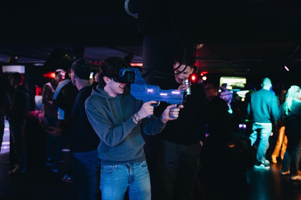 Amsterdam: Ultimate VR Experience: 60 minutes - Choosing your free-roaming game: zombies, monsters, pirates, and ghosts