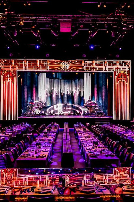 Amsterdam: VEGAS Dinner Show with 3-Course Sharing Menu - How the evening flows from doors open to lights out