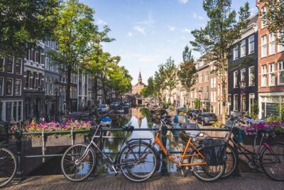 Amsterdam Walking Tour with Cheese Tasting - From Beursplein into central Amsterdam: the 2.5-hour walking tour vibe