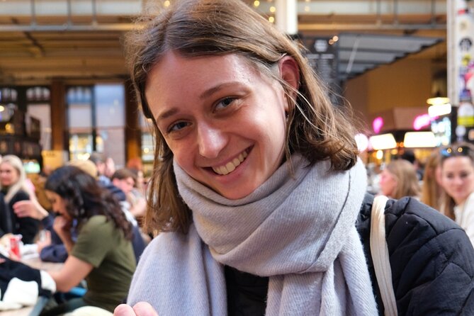 Amsterdam-West Food Tour with local guide - Stop 4: Mr. Blou I Love You (the falafel-style wrap that keeps its crunch)