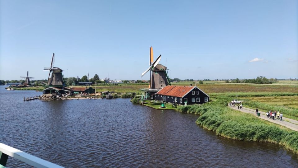 Amsterdam: Zaanse Schans Windmills Bike Tour with Guide - Pedaling out of Amsterdam to the Zaan River windmills