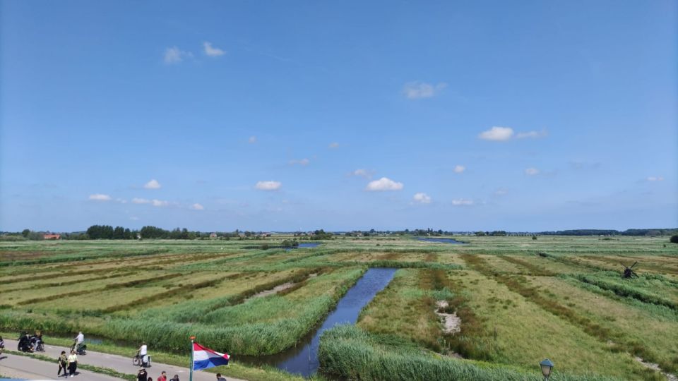 Amsterdam: Zaanse Schans Windmills Bike Tour with Guide - Your bike: comfort, brakes, and why the ride feels easy