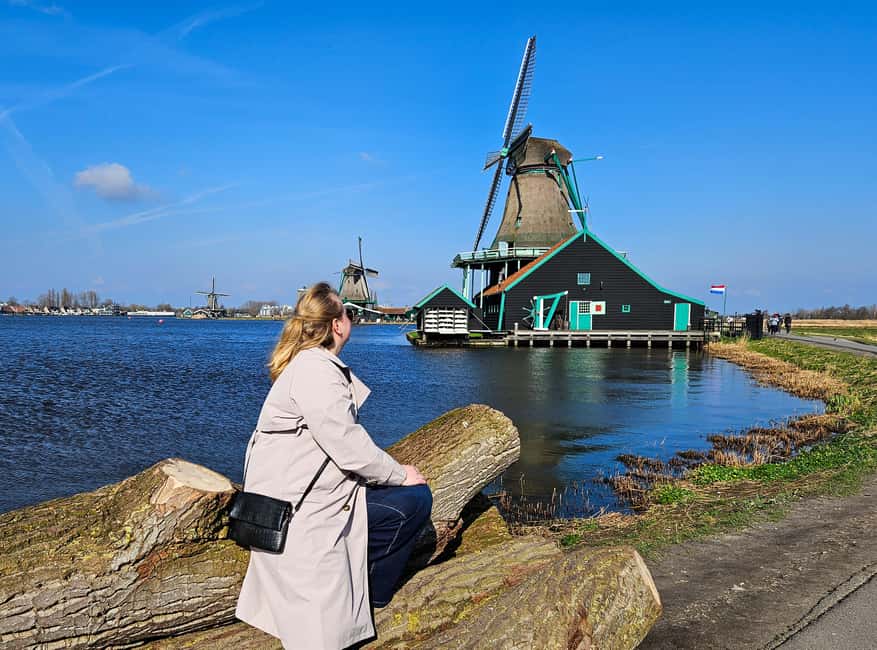 Amsterdam: Zaanse Schans windmills & Volendam Guided Tour - Walking reality, group pace, and weather
