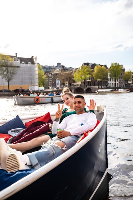 Amsterdam:Old City Canal Cruise with Live Guide and Open Bar - Why an open-boat Amsterdam canal cruise works so well
