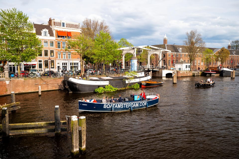 Amsterdam:Old City Canal Cruise with Live Guide and Open Bar - The route you’ll recognize: Anne Frank House, Westerkerk, and the Jordaan