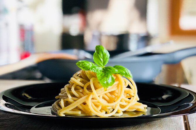 Authentic Italian Dinner in Cozy Canal Home in Amsterdam - Meeting at Hugo de Grootkade and What the Small Group Really Changes