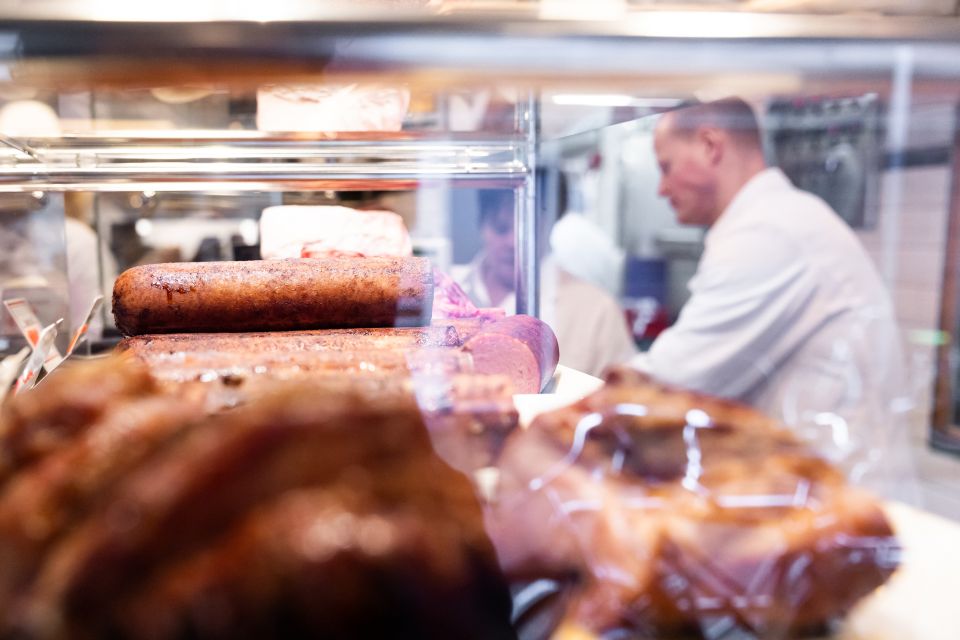 Boutique Dutch Food & History Tour with up to 8 guests only - Guide quality and group size: why it feels interactive, not rushed